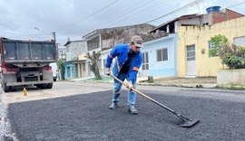 Operação Tapa-buraco recupera vias em Santa Lúcia e Jacintinho