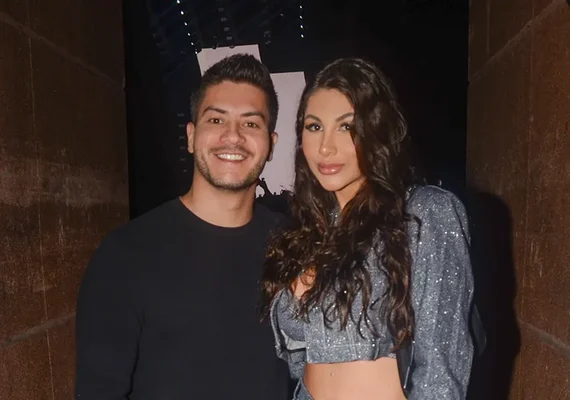 Após revelar que será pai, Arthur Aguiar anuncia fim de namoro com influenciadora