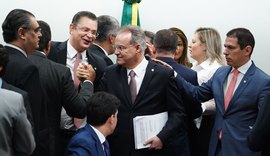 Começa a reunião para leitura de relatório da Previdência na Câmara