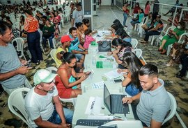Prefeitura inicia entrega do cartão dos programas Mesa Cheia e Bolsa Auxílio Permanência