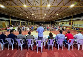 Prefeitura promove um dia reuniões para pais, mães e responsáveis de alunos da rede municipal para falar sobre segurança nas escolas