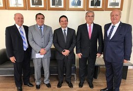 Presidente do TCE/SE recebe título de Cidadão Honorário de Alagoas