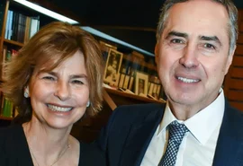 Esposa do ministro Roberto Barroso, do STF, morre aos 57 anos