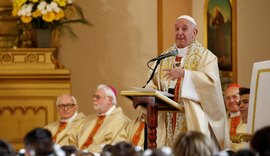 Papa Francisco torna obrigatório religiosos denunciarem casos de abusos sexuais