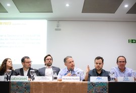 Renan Filho propõe criação de conselho para integrar trade turístico na definição de políticas