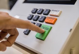 Pesquisa mostra que 49% dos brasileiros são contra a reeleição e 45%, a favor