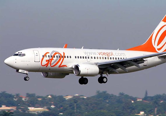 Avião da Gol bate em pássaro ao decolar e precisa fazer pouso de emergência
