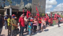 Sem-terra protestam no Centro de Maceió e cobram do Governo de Alagoas terras para reforma agrária