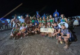 Indígenas interditam BR-101 em protesto por demarcação de territórios
