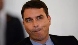 Anotações de Flávio Bolsonaro revelam disputas e pedidos milionários