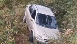 Carro é encontrado em área de mata próxima à Usina Cachoeira do Meirim em Maceió