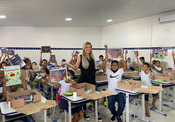 Prefeitura de Atalaia inicia entrega dos kits escolares para quase 10 mil alunos
