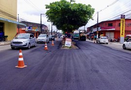 Acesso à Rota do Mar: Avenida Benedito Bentes recebe 120 toneladas de asfalto