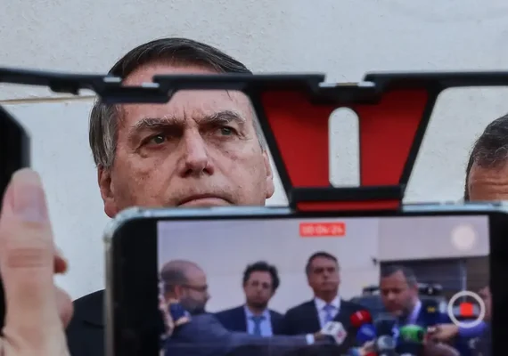 PGR denuncia Bolsonaro e mais 33 por tentativa de golpe de Estado
