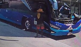 Polícia busca identificar e prender suspeito de roubar objetos de ônibus de turismo