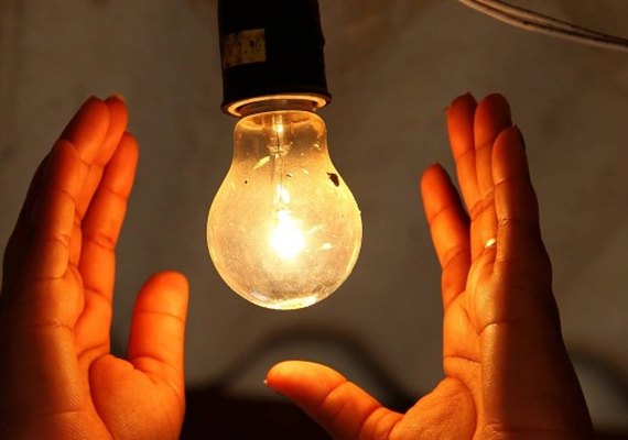 Famílias alagoanas de baixa renda têm descontos na conta de luz