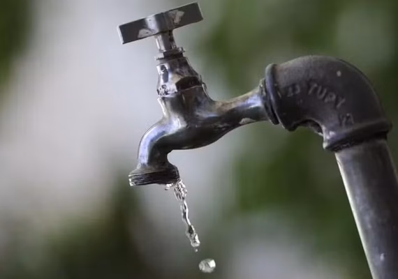 Procon notifica BRK após denúncias de água contaminada na Santa Amélia