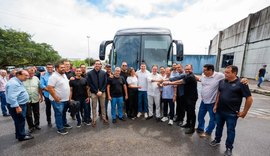 Luciano Barbosa entrega ônibus avaliado em R$ 1,7 milhão ao ASA