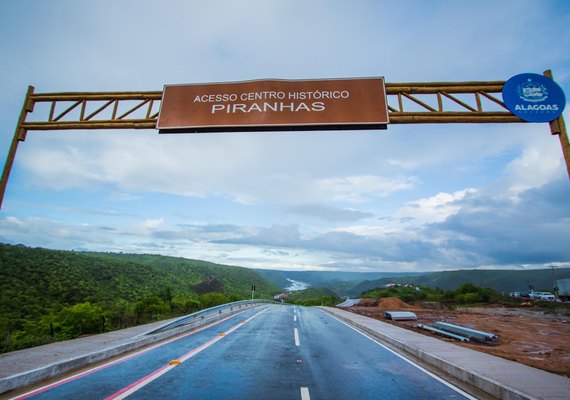 Nos 136 anos de Piranhas, Governo de Alagoas inaugura eixo viário do centro histórico
