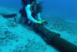 Por que danos a cabos submarinos ameaçam a economia global