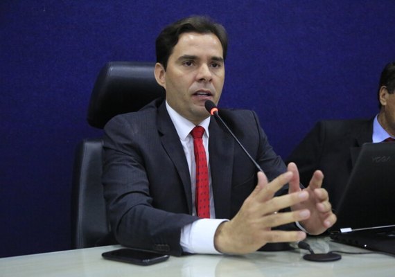 Kelmann Vieira acusa JHC de prejudicar Maceió com emendas seletivas