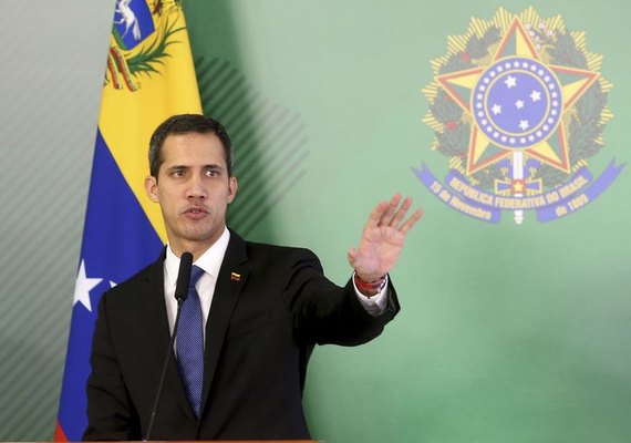 Parlamento, favorável a Maduro, suspende imunidade de Guaidó
