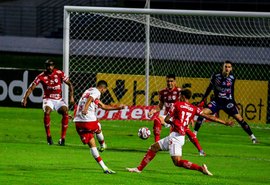 CRB bate o Vila Nova por 2 a 1 e volta para o G4