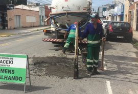 Ligações clandestinas de esgoto invadem galerias de drenagens