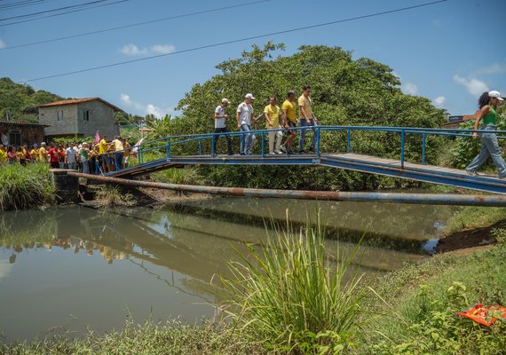 Rafael Brito promete construção de ponte e policlínica em Riacho Doce