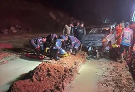 Colisão entre carro e motocicleta deixa duas pessoas feridas na BR-101