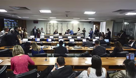 Comissão aprova fim da taxa das blusinhas e medida segue para votação na Câmara