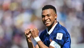 Mbappé deixa Pelé para trás e se aproxima de recorde histórico
