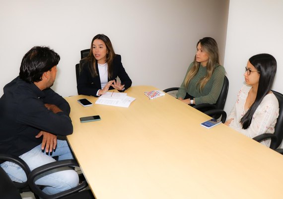 Secretarias e Instituto de Meio Ambiente discutem normas para o Marco dos Corais