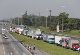 Nova lei garante piso mínimo do frete para caminhoneiros