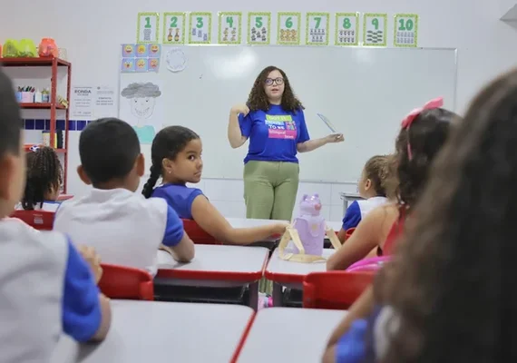 Seleção abre 200 vagas para professores de inglês em escolas públicas de Alagoas