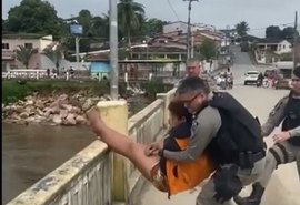 Vídeo: guarnição da PM salva jovem de 25 anos de suicídio em Viçosa