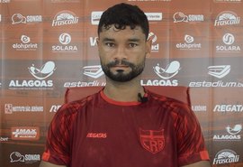 Zagueiro do CRB fala do entrosamento com Ewerton Páscoa