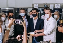 Governo do Estado entrega mais de 12 mil vacinas à Maceió