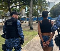 Mulher é presa por tráfico durante operação na Orla da Pajuçara
