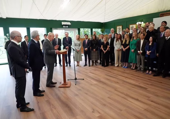 Rei Charles III cobra segurança diante dos riscos da inteligência artificial