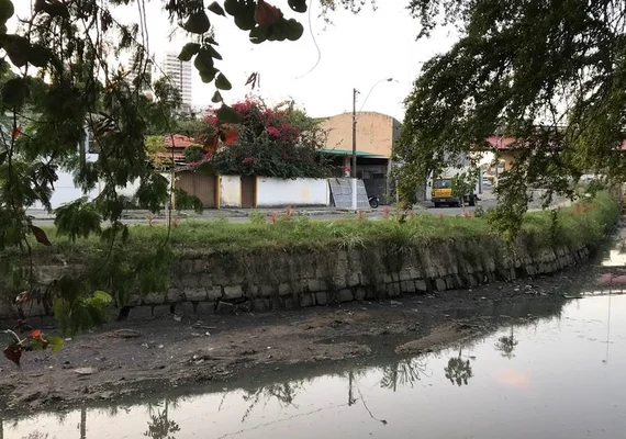 Tratamento de esgoto chega apenas à 43% da população de Maceió, diz estudo