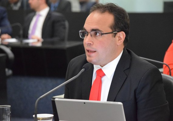 Alagoas não pode comprar vacinas através do Consórcio NE, diz deputado