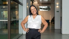 Escritora Márcia de Assis leva projeto de incentivo à leitura para escolas e instituições