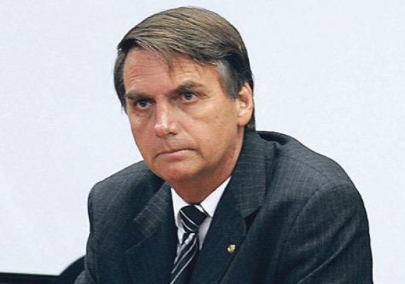 Bolsonaro destaca em rede social aumento da confiança no comércio