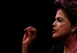 Infelizmente eu assinei a lei que criou a delação, diz Dilma