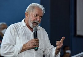 Lula defende ‘abrasileirar’ o preço da gasolina para controlar alta