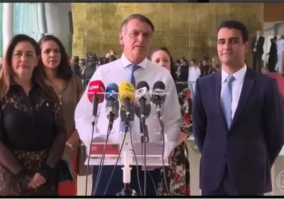 Denúncia contra Bolsonaro pressionou JHC a se afastar do PL; saiba mais
