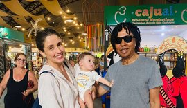 “Saí pra comprar sorvete”: veja relato de fã que encontrou Djavan em Maceió