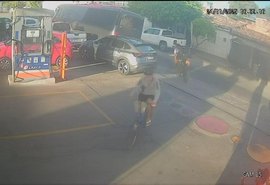 Polícia divulga imagens dos suspeitos de homicídio em frente à barbearia em Maceió