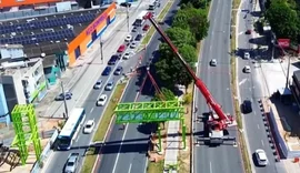 Trecho da Avenida Durval de Góes Monteiro será bloqueado neste sábado para instalação de passarela